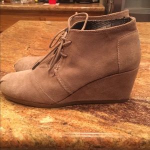 Toms suede wedges